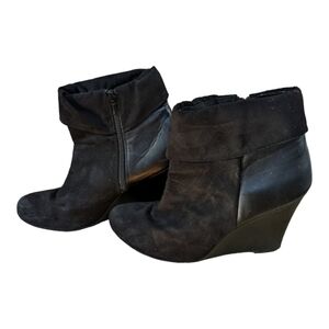 Report black wedge shootie Size 5 GUC